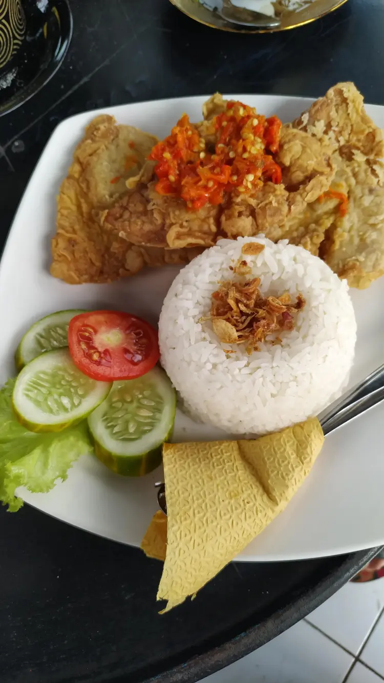 Container Cafe Laki - Laki 9