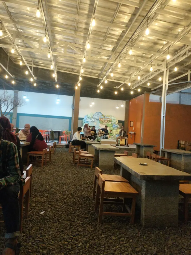 Kakatsu Cafe & Resto 1