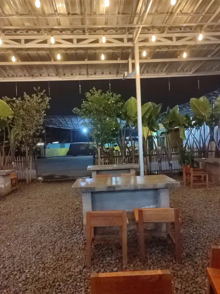 Kakatsu Cafe & Resto 4