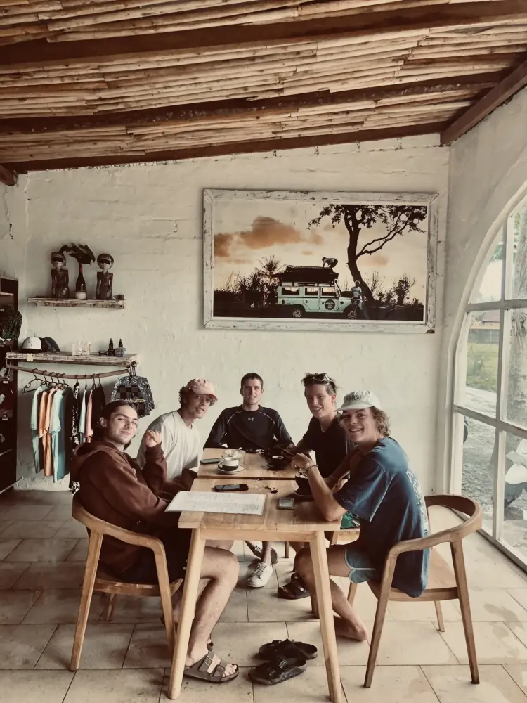 The Holy Tree Kitchen, Coffee & Surfshop 10