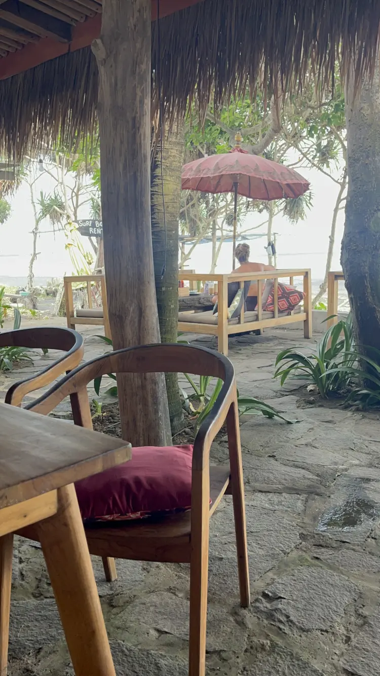 The Holy Tree Kitchen, Coffee & Surfshop 3