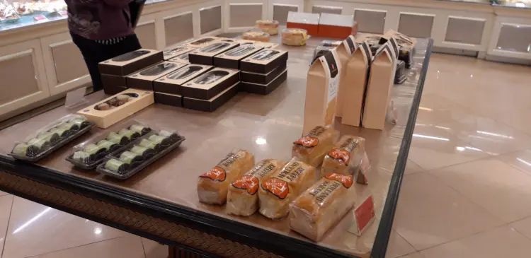 Holland Bakery Kertajaya 5
