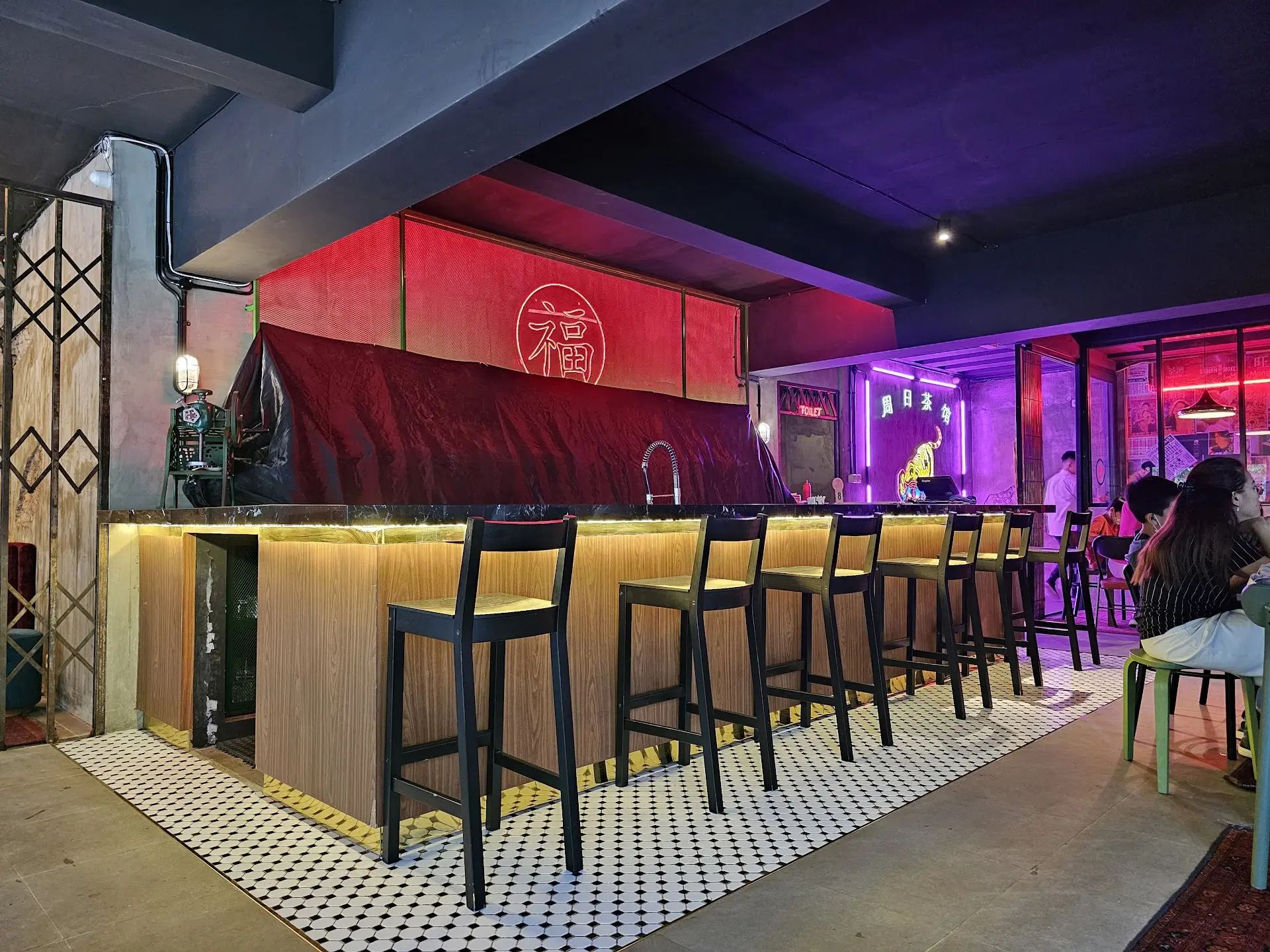 Google 4.9分，我差点就信了…泗水这家港式茶餐厅的真相 3