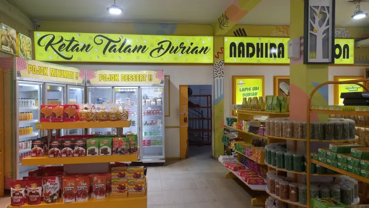 Pusat oleh oleh Nadhira Napoleon sudirman 7