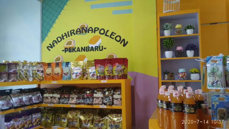 Pusat oleh oleh Nadhira Napoleon sudirman 2