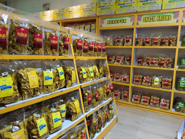 Pusat oleh oleh Nadhira Napoleon sudirman 3