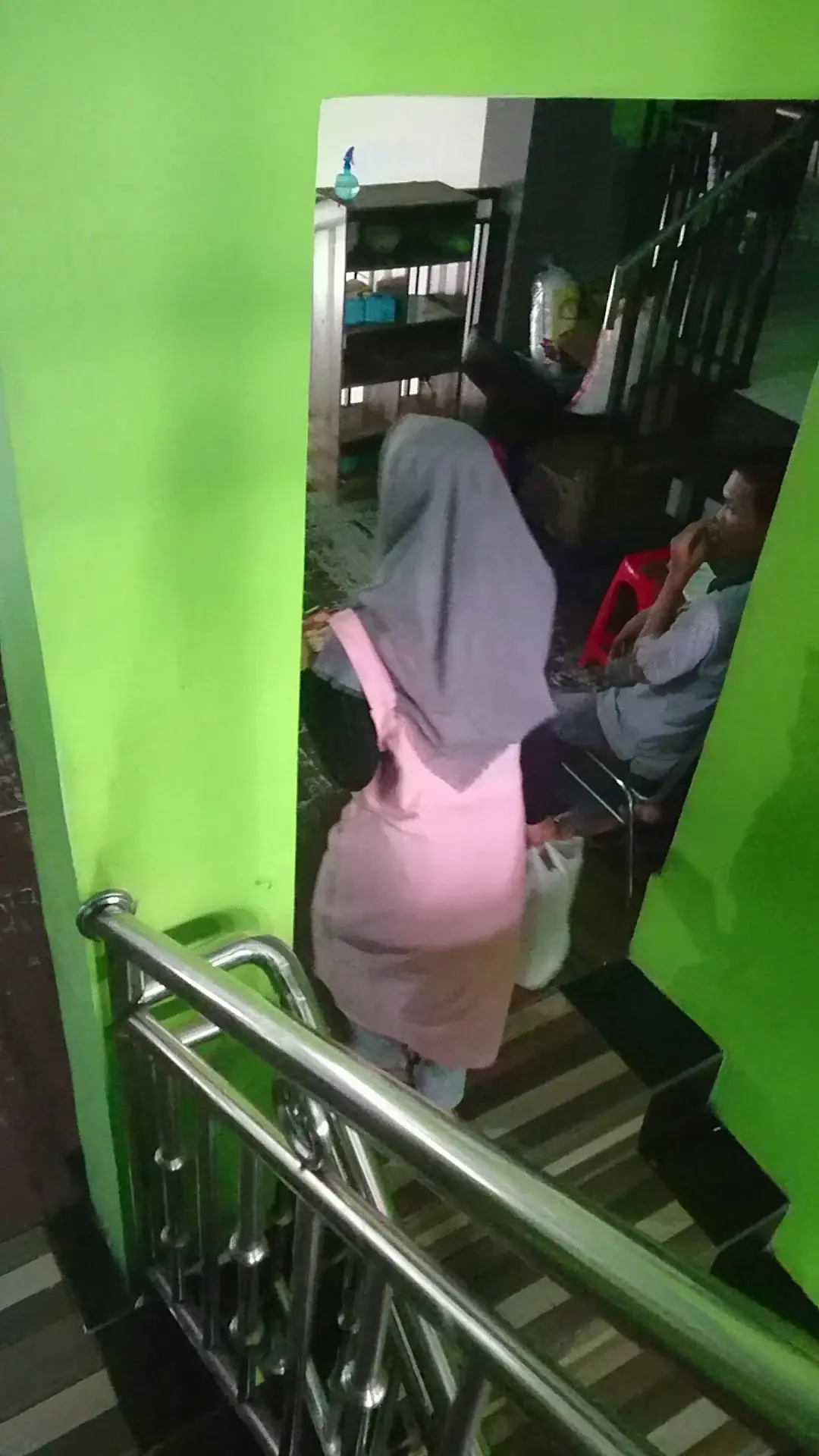 梭罗这家1万盾的肉丸面，本地人挤爆，但我劝你自带辣椒酱！ 2