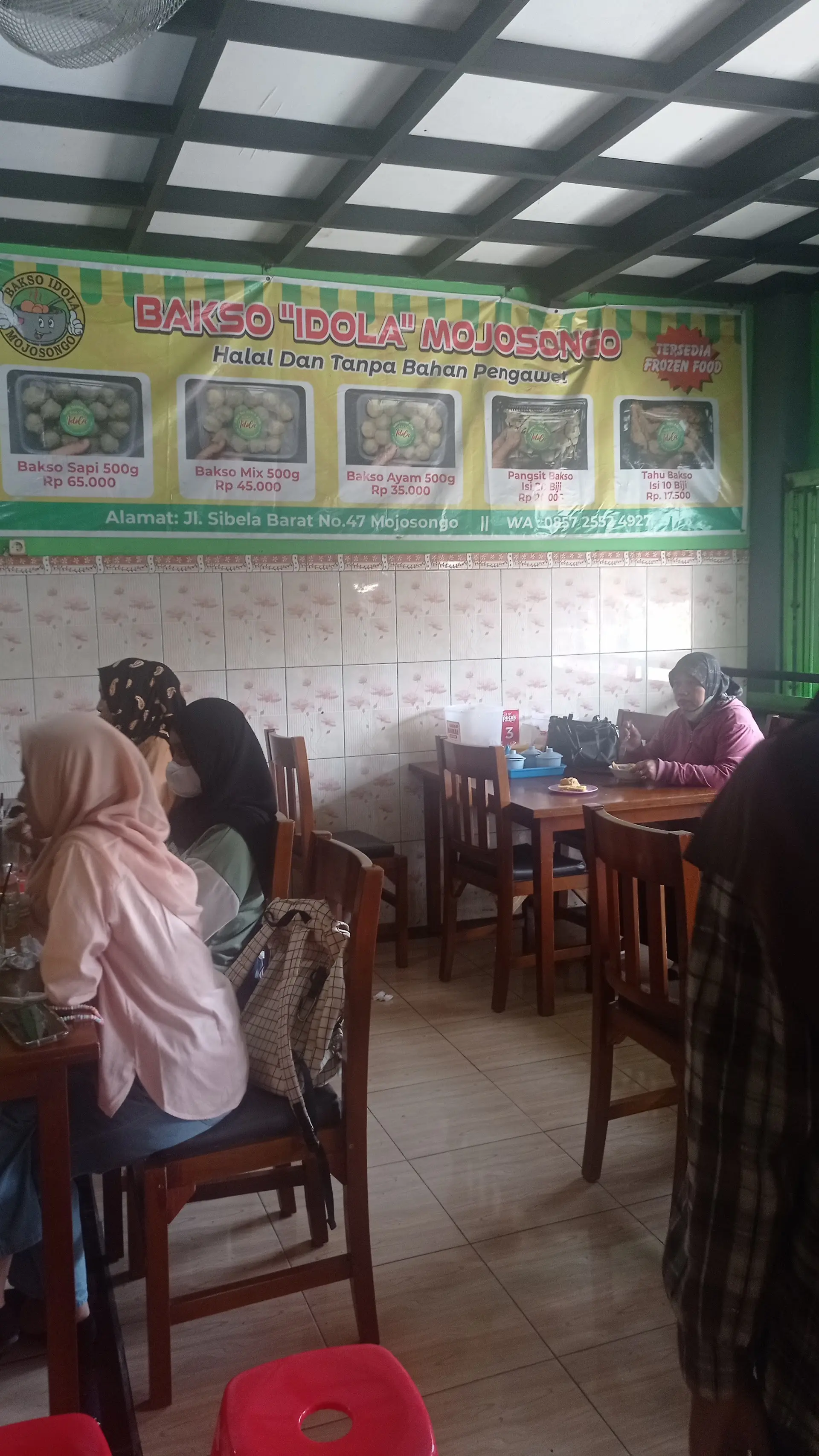 梭罗这家1万盾的肉丸面，本地人挤爆，但我劝你自带辣椒酱！ 6