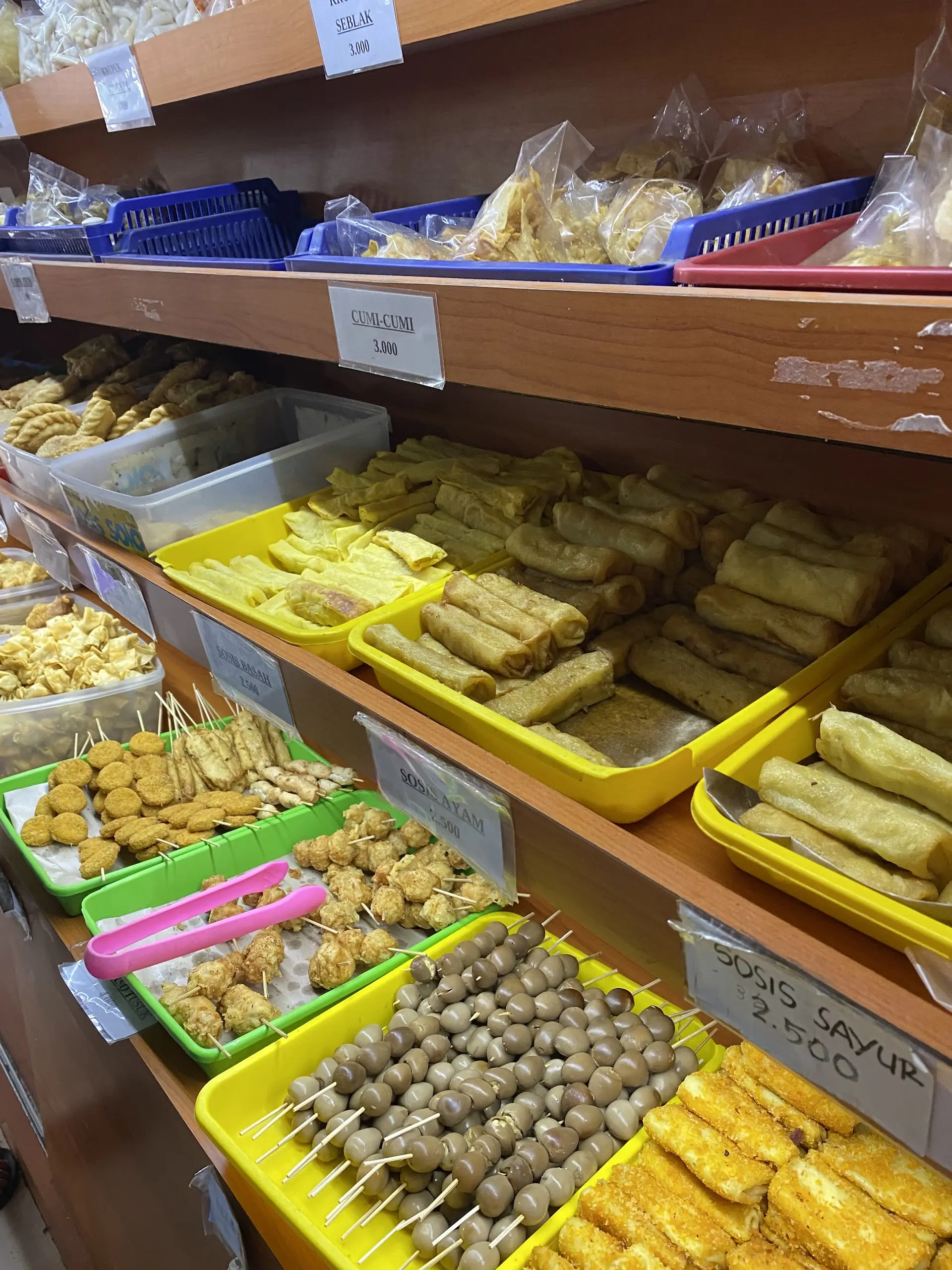 梭罗这家1万盾的肉丸面，本地人挤爆，但我劝你自带辣椒酱！ 7