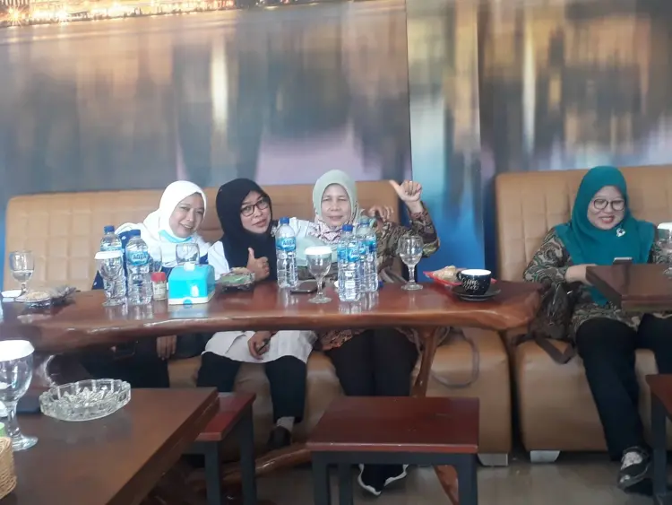 AWEH TWO FUTSAL CAFE 4