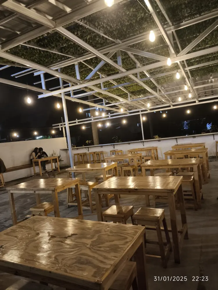 Kopi Rel Coffee House 8