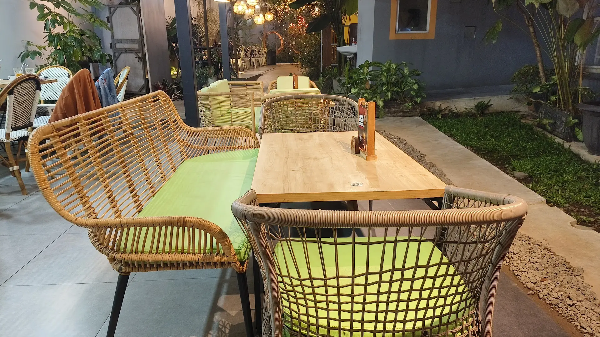 Google 4.8分，上菜却要1小时？万隆这家网红店我劝你慎来！ 6