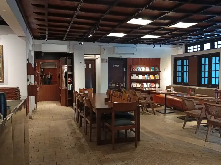 Nagara Cafe & Eatery 6