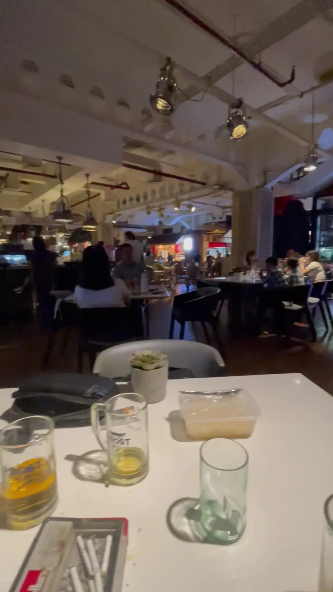 Perokok full senyum, non-perokok minggir! Nasi babinya Mantap, tapi asepnya, Anjay nyerah gue 1