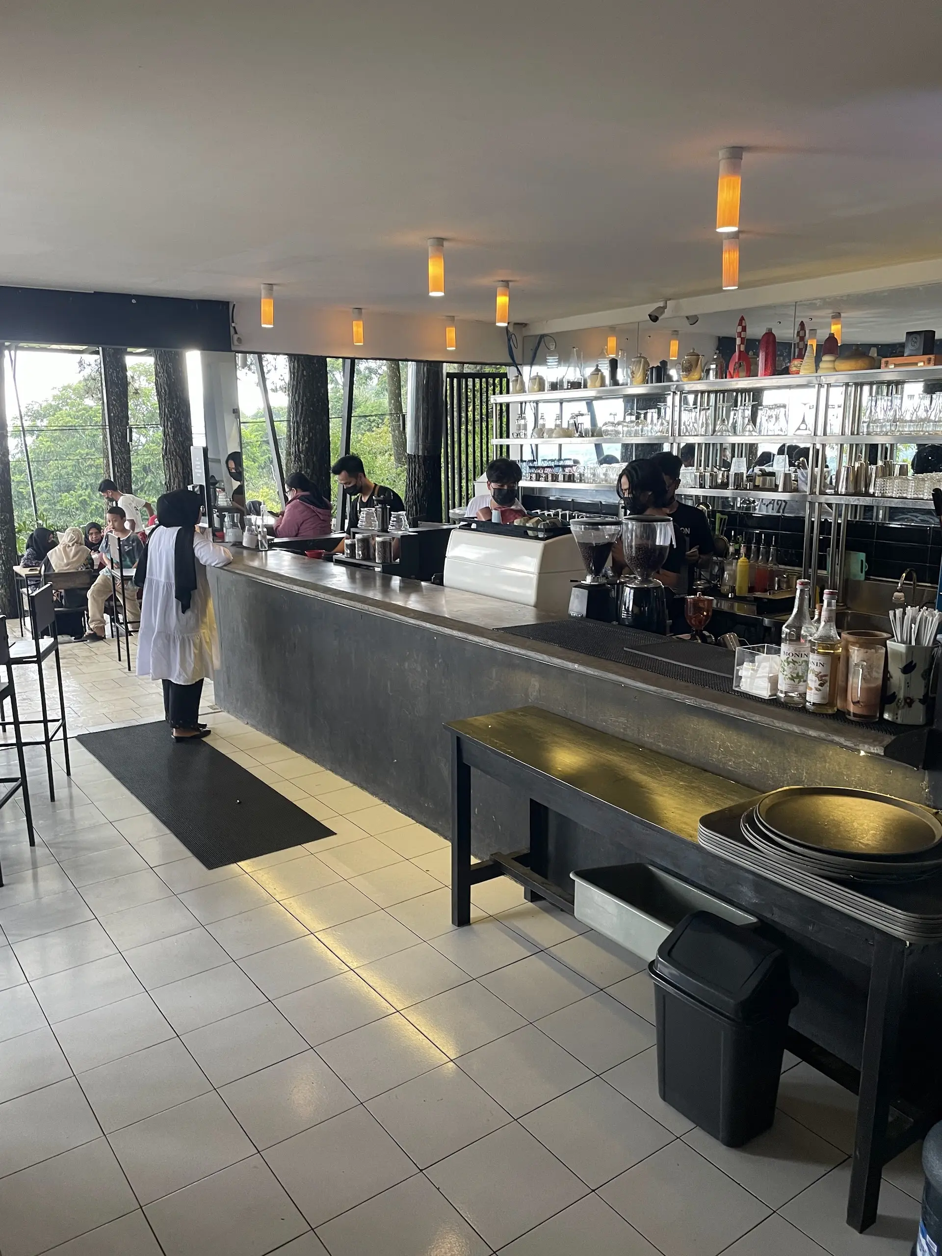 Can I forgive the food's 'little temper' for this pine forest mountain view? 5