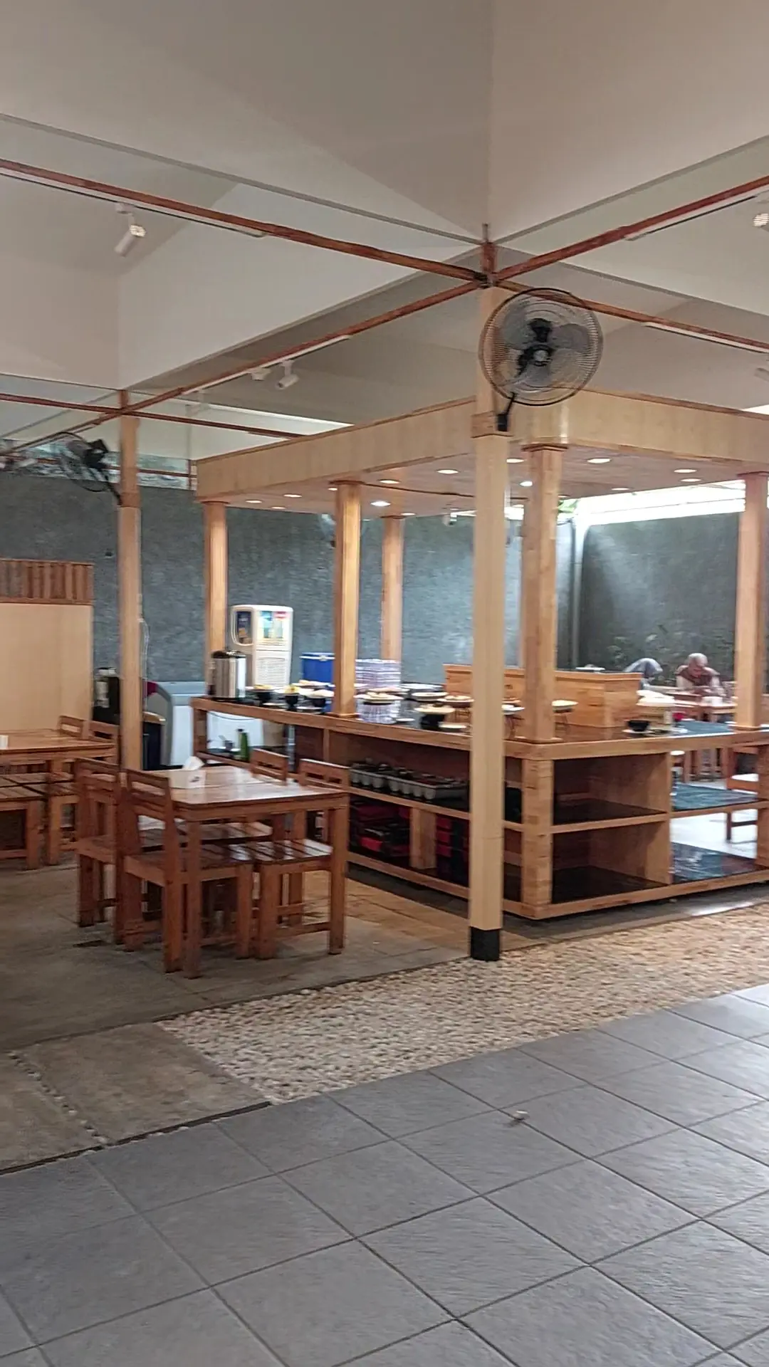 Rating Google 4.8, tempat Nongkrong orang Lokal, tapi kok buffet di Medan ini dagingnya diitung per slice? 3