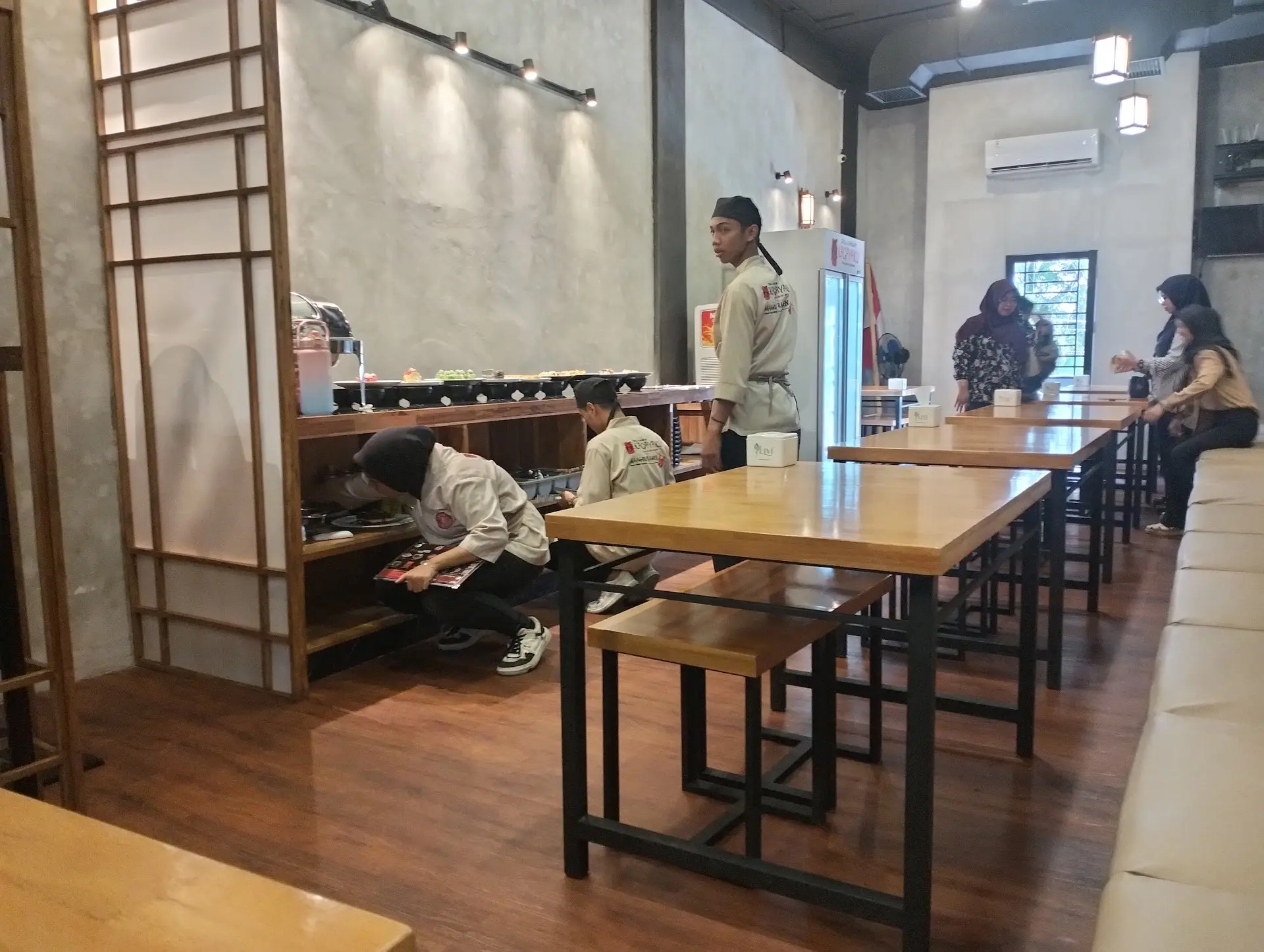 Rating Google 4.8, tempat Nongkrong orang Lokal, tapi kok buffet di Medan ini dagingnya diitung per slice? 4