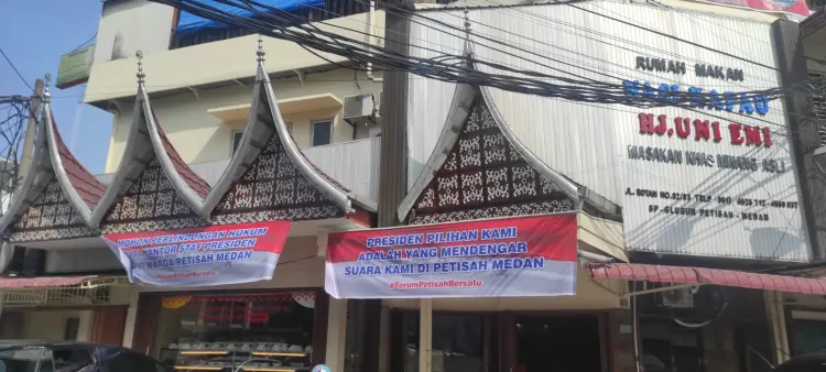Rumah Makan Kapau HJ. Uni Emi 1