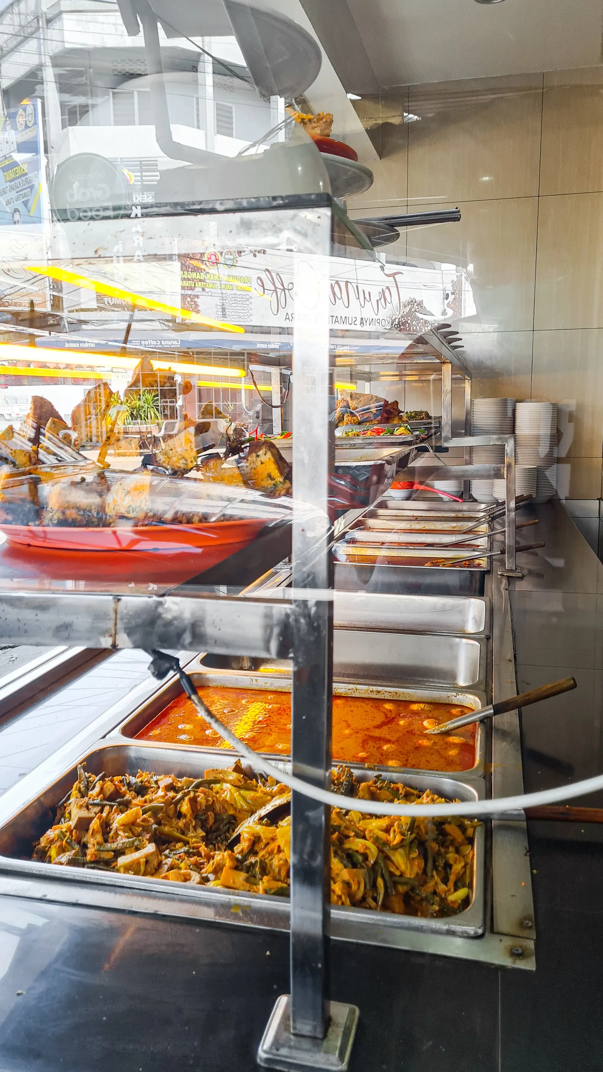 Tempat makan **anjay** di Medan rekomendasi supir **lokal**, ini review jujur gue. 2