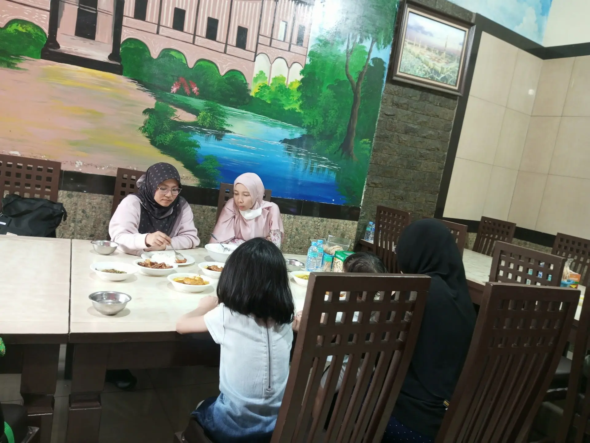 Tempat makan **anjay** di Medan rekomendasi supir **lokal**, ini review jujur gue. 4