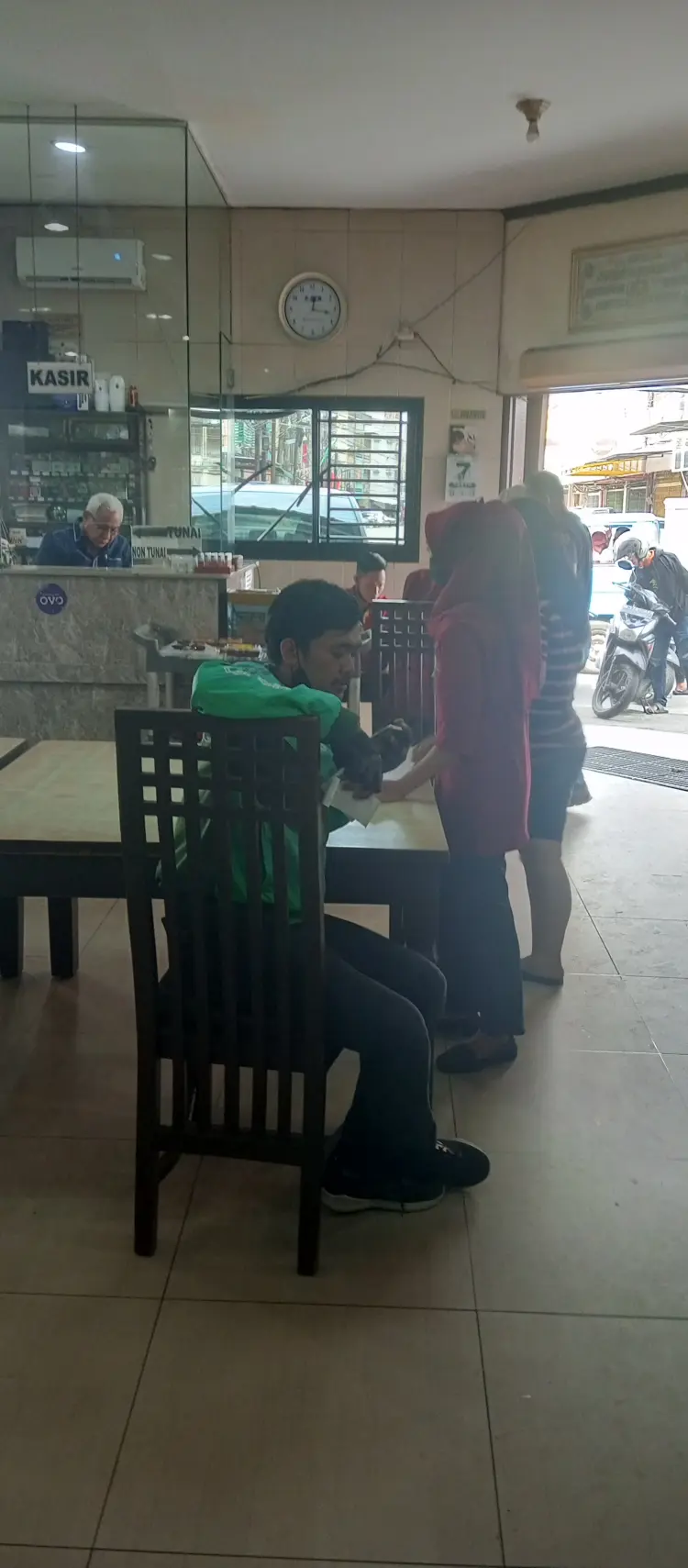 Rumah Makan Kapau HJ. Uni Emi 6