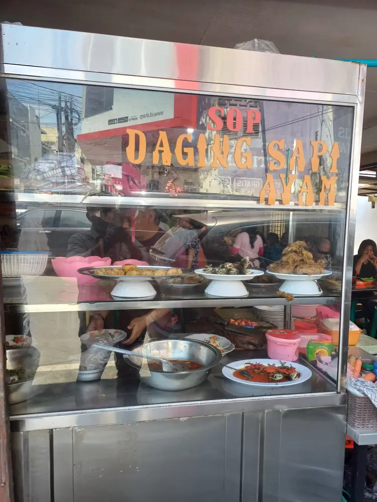 Rumah Makan Kapau HJ. Uni Emi 4