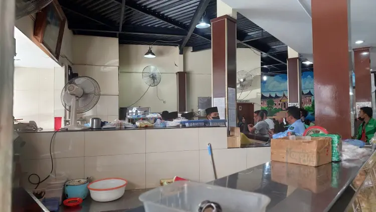 Rumah Makan Kapau HJ. Uni Emi 2