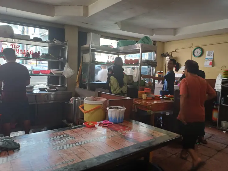 Rumah Makan Kapau HJ. Uni Emi 3