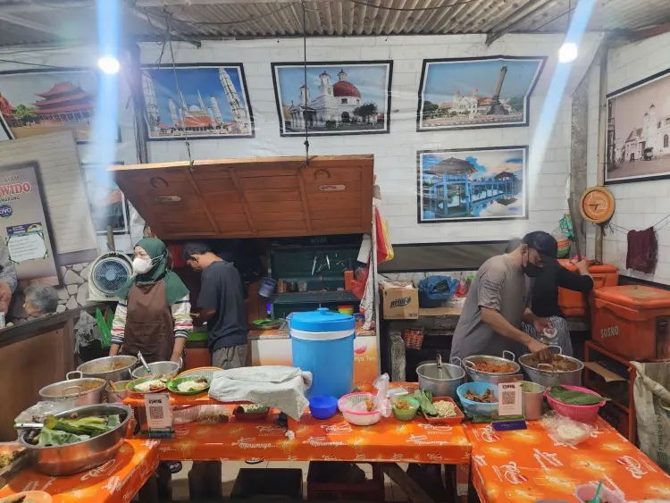 就这？三宝垄排队到马路上的神店，环境热到爆炸，值吗？