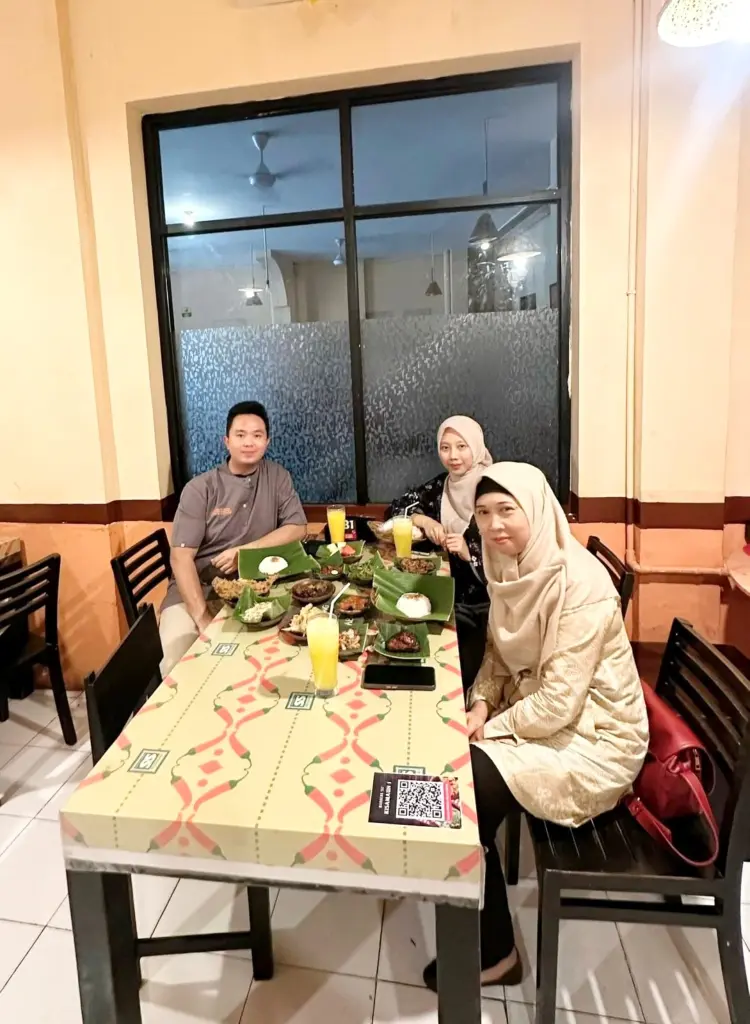 Waroeng SS Spesial Sambal "SS" Kisamaun 7