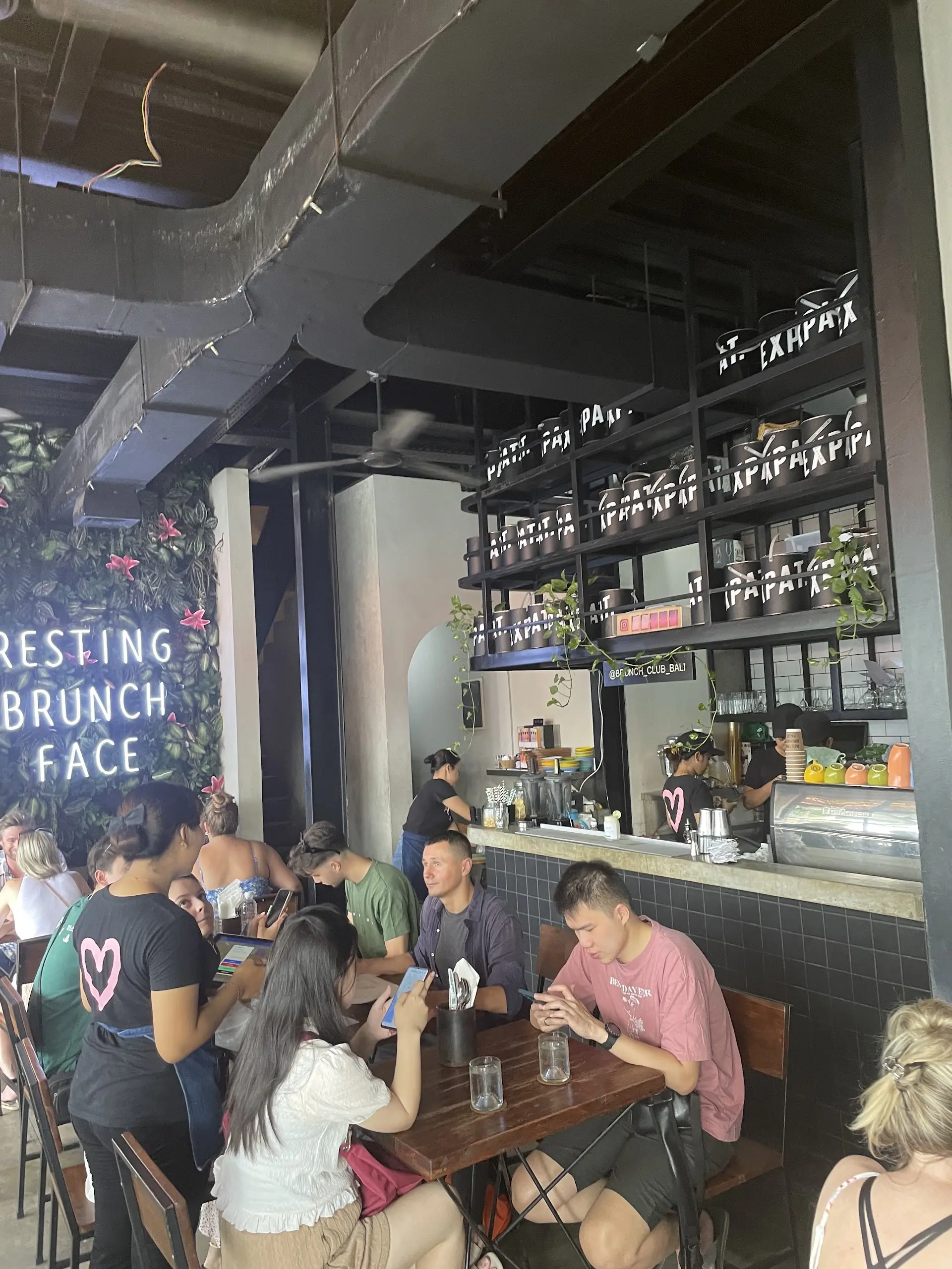 Queue for half an hour, just for these viral "Porncakes"? I'd tell you to Chill! 4