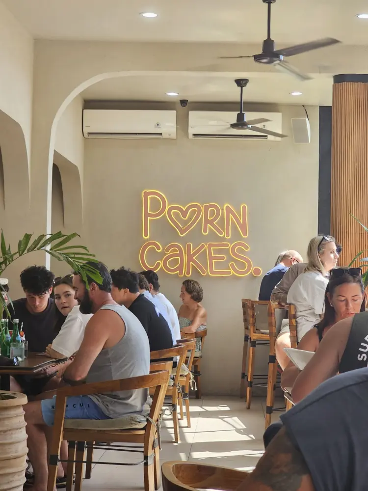 Brunch Club Legian 4