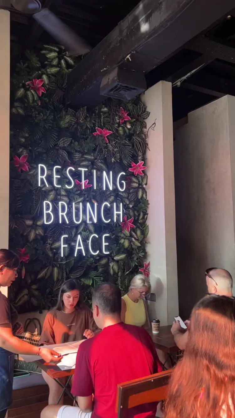 Brunch Club Legian 3