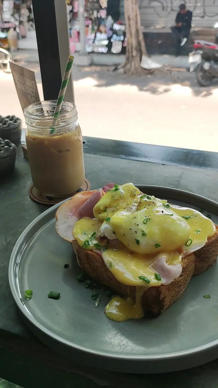 Queue for half an hour, just for these viral "Porncakes"? I'd tell you to Chill!