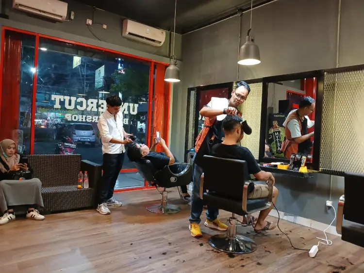 Undercut Barbershop Tuparev 1