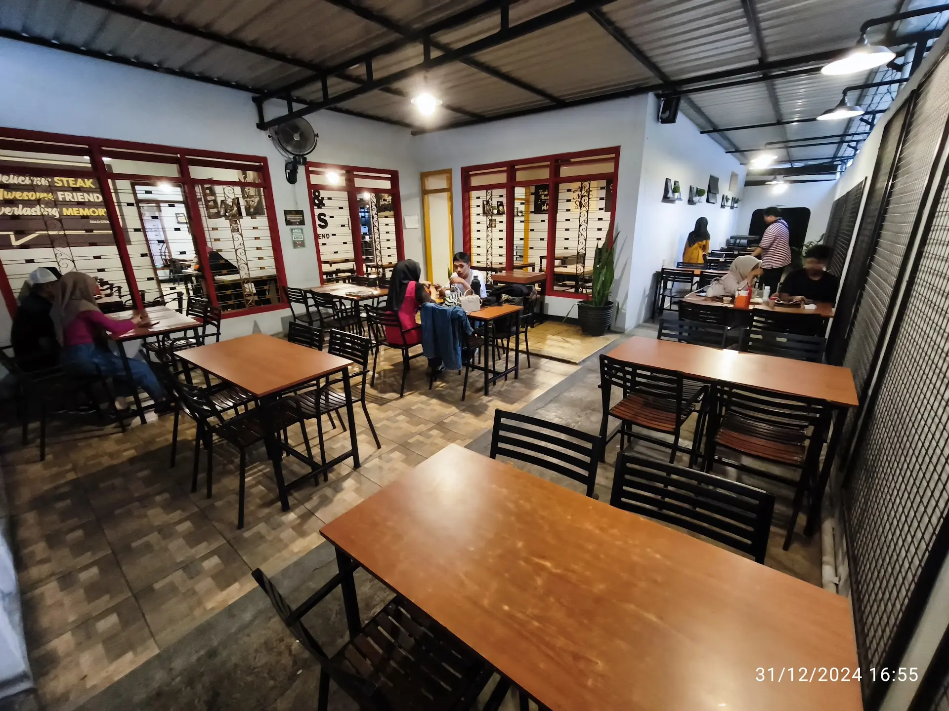 Karanganyar带娃天花板！娃在乐园疯玩，我吃牛排chill到爆！ 3