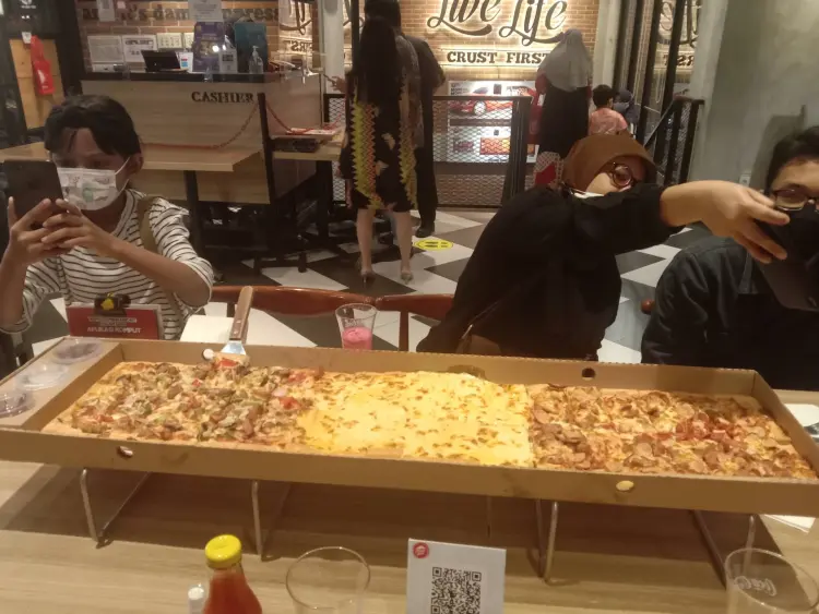 Pizza Hut Restaurant - MERR Surabaya 8