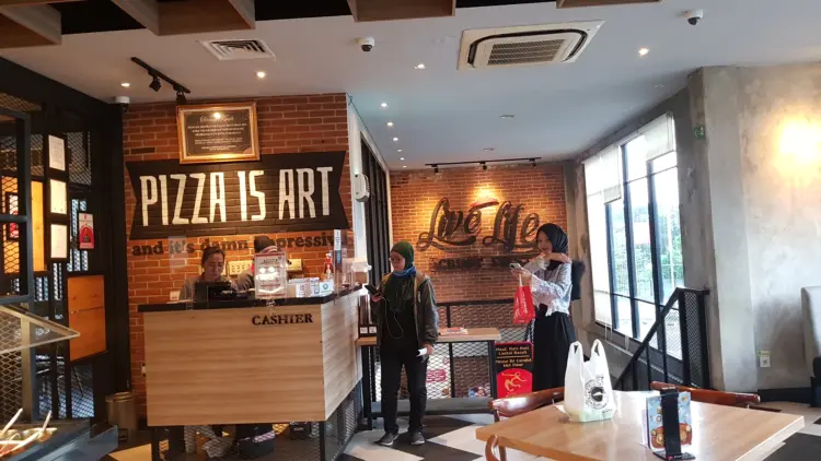 Pizza Hut Restaurant - MERR Surabaya 9