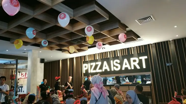 Pizza Hut Restaurant - MERR Surabaya 10
