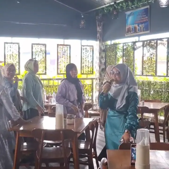 Di Jakarta, modal duit kaki lima doang bisa Nongkrong di KTV bintang 5 plus seafood?! Anjay, mantap! 🤯 1