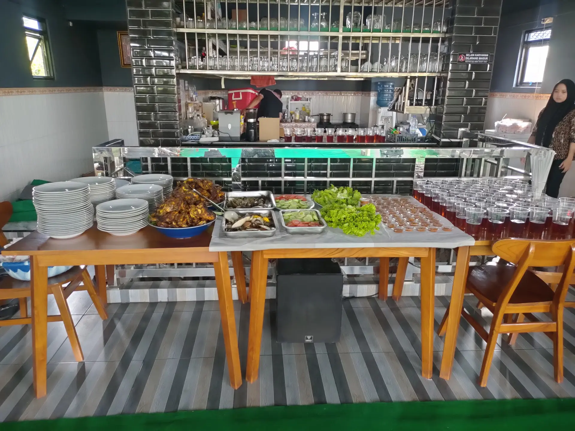 Di Jakarta, modal duit kaki lima doang bisa Nongkrong di KTV bintang 5 plus seafood?! Anjay, mantap! 🤯 6