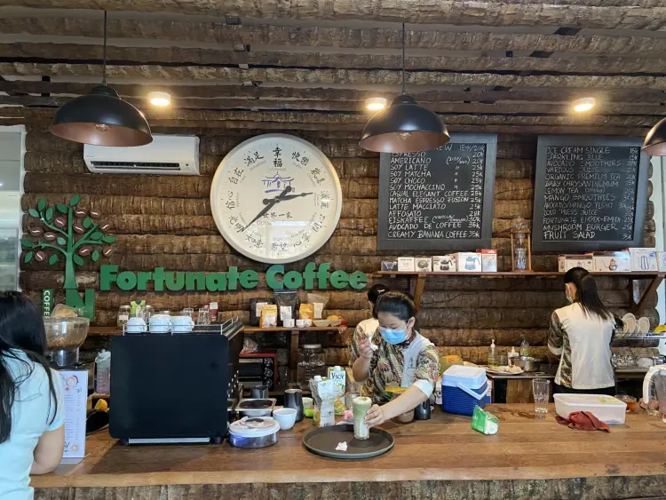 Calling all Digital Nomads! I found a god-tier cafe in Pekanbaru for a full day of quiet grinding