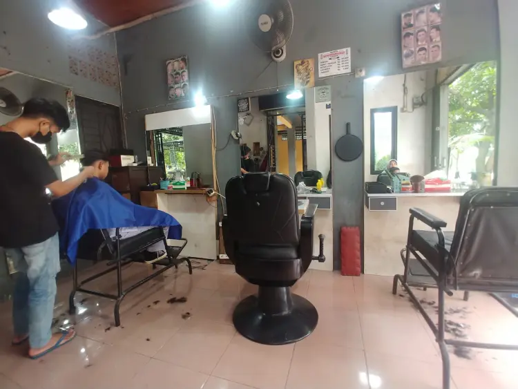 Tukang Cukur Barbershop Asgar 1