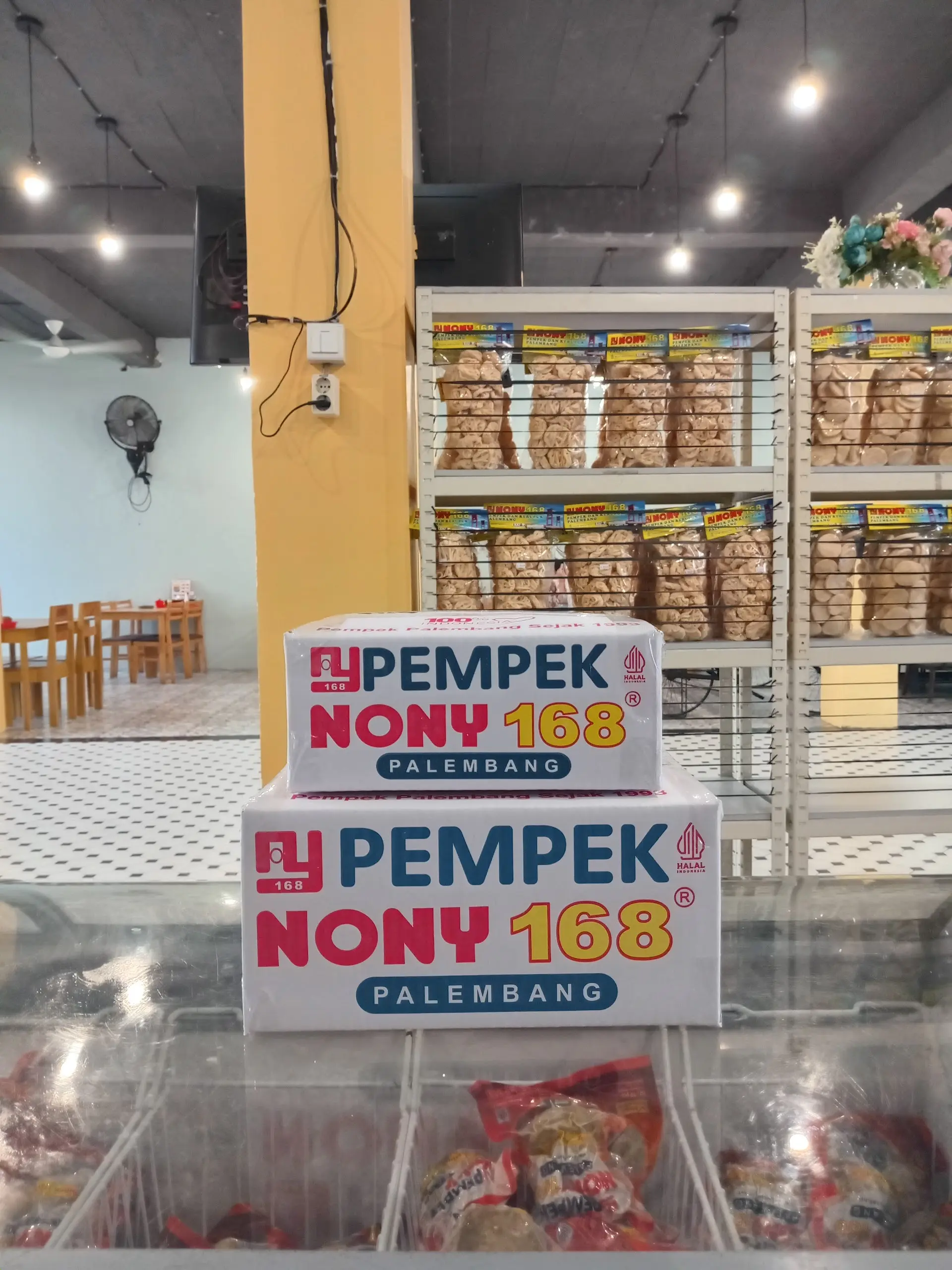 Pecinta Pempek Palembang, merapat! Cuko di cabang Lampung-nya pedesnya bikin Anjay 3