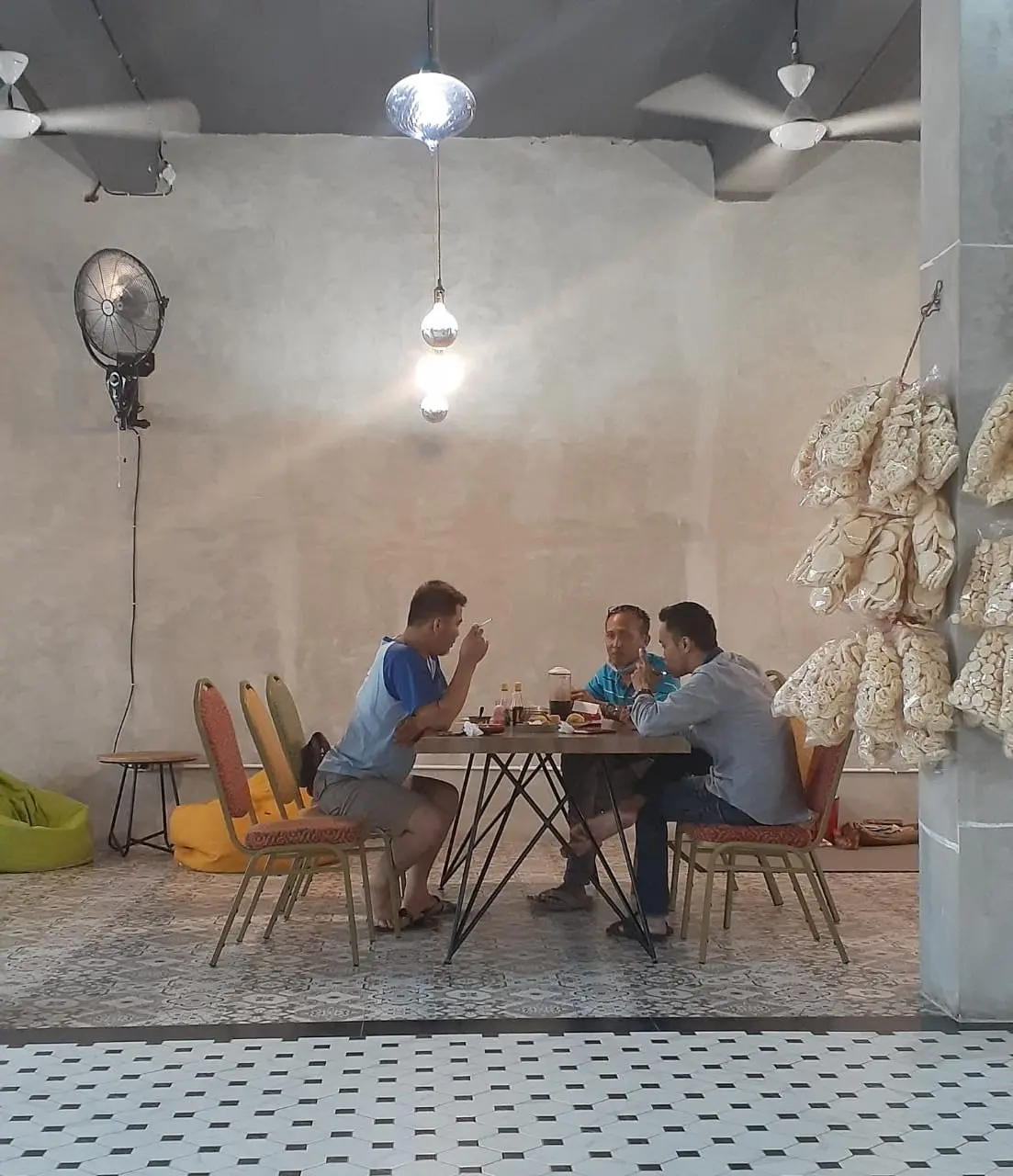 Pecinta Pempek Palembang, merapat! Cuko di cabang Lampung-nya pedesnya bikin Anjay 4