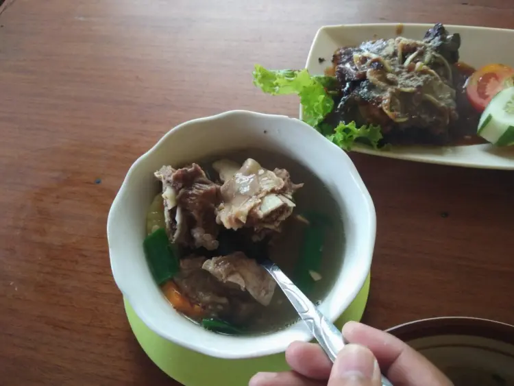 Sop Iga dan Pecel Bu Ugi 7