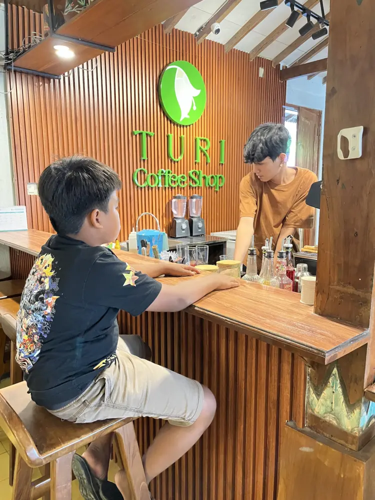 TURI Coffee Shop 6