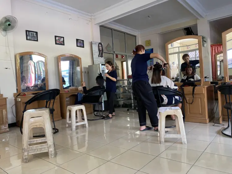 Muna Salon 1
