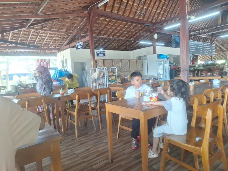 Warung makan Sekulan RBT 10