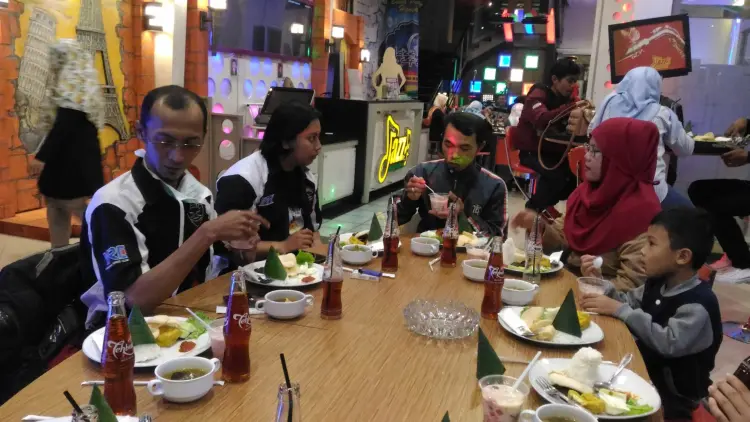 Jazz Family Karaoke and Hotel 3